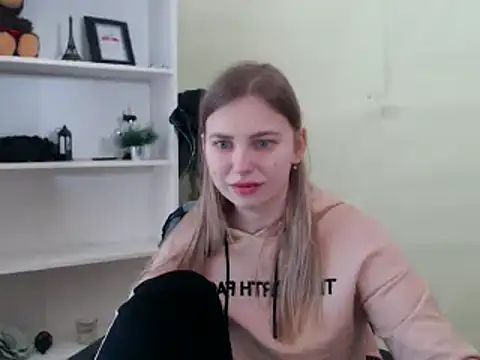 Snapshot of klerkarina chatting on February 13, 2025, 9:41 am klerkarina online show from February 13, 2025, 9:41 am