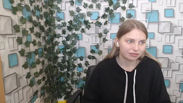 Snapshot of klerkarina chatting on February 18, 2025, 9:21 am klerkarina online show from February 18, 2025, 9:21 am