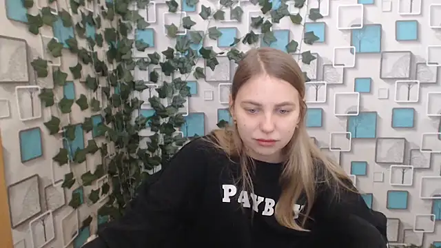 Snapshot of klerkarina chatting on February 19, 2025, 6:11 am klerkarina online show from February 19, 2025, 6:11 am