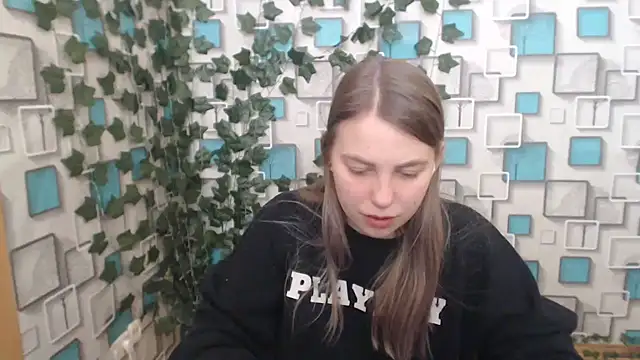 Snapshot of klerkarina chatting on February 21, 2025, 9:02 am klerkarina online show from February 21, 2025, 9:02 am