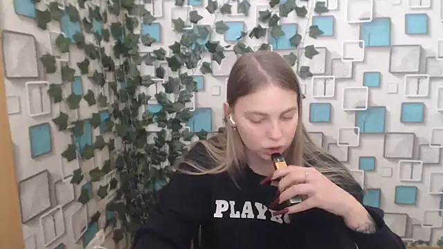 Snapshot of klerkarina chatting on March 5, 2025, 8:43 am klerkarina online show from March 5, 2025, 8:43 am