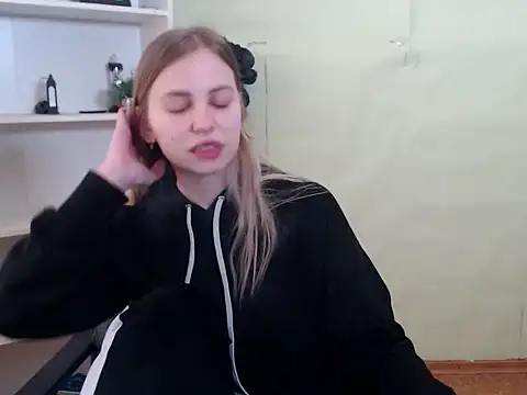 Snapshot of klerkarina chatting on March 18, 2025, 6:03 am klerkarina online show from March 18, 2025, 6:03 am