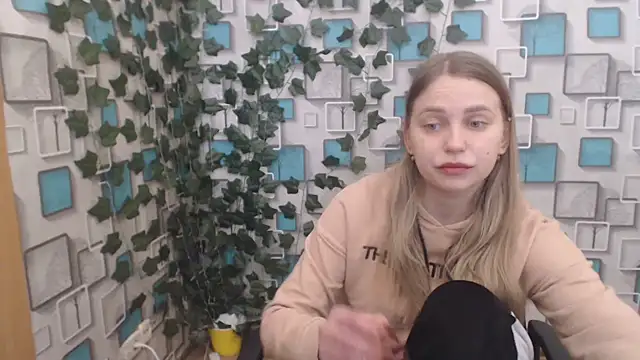Snapshot of klerkarina chatting on March 19, 2025, 6:03 am klerkarina online show from March 19, 2025, 6:03 am