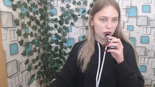 Snapshot of klerkarina chatting on March 21, 2025, 6:05 am klerkarina online show from March 21, 2025, 6:05 am