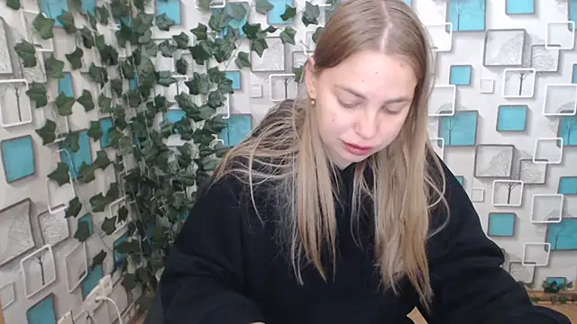 Snapshot of klerkarina chatting on October 3, 2025, 5:15 am klerkarina online show from October 3, 2025, 5:15 am