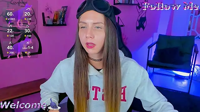 Snapshot of GrayceWild chatting on October 2, 2025, 11:50 am GrayceWild online show from October 2, 2025, 11:50 am