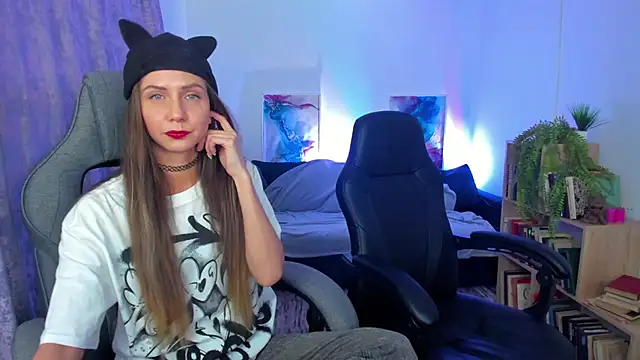 Snapshot of GrayceWild chatting on November 8, 2025, 11:32 am GrayceWild online show from November 8, 2025, 11:32 am