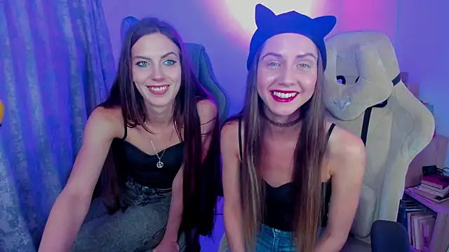 Snapshot of GrayceWild chatting on November 11, 2025, 11:32 am GrayceWild online show from November 11, 2025, 11:32 am