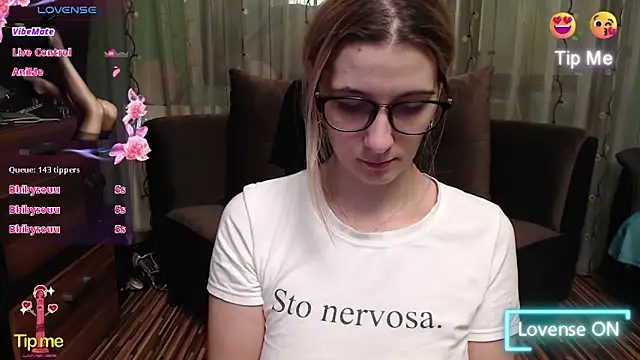 Snapshot of lovingfeetheels chatting on March 12, 2025, 12:15 pm lovingfeetheels online show from March 12, 2025, 12:15 pm