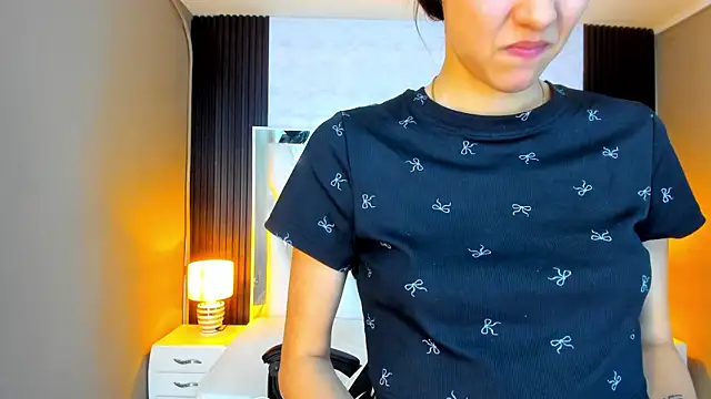 Linda4Petite online show from October 18, 2025, 6:19 pm