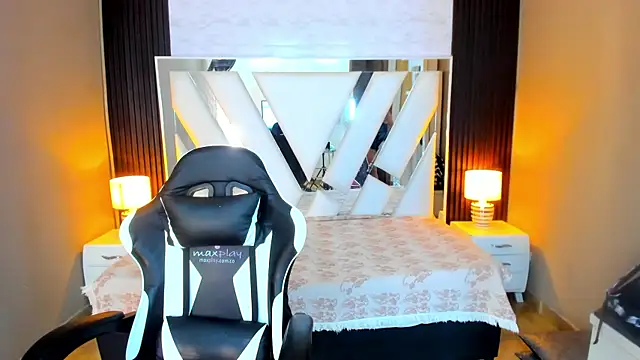 Linda4Petite online show from October 20, 2025, 6:19 pm