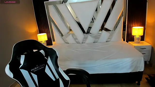 Linda4Petite online show from November 23, 2025, 1:00 pm