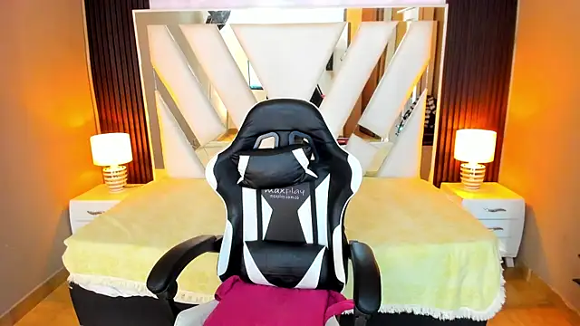 Linda4Petite online show from December 3, 2025, 6:28 pm