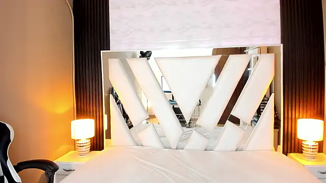 Linda4Petite online show from December 20, 2025, 6:15 pm