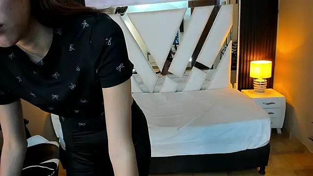 Linda4Petite online show from February 9, 2026, 6:01 pm