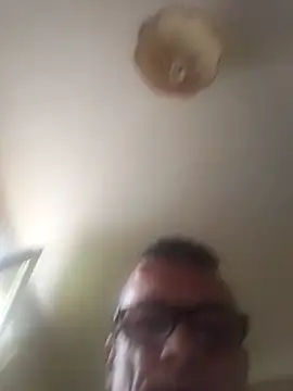 Snapshot of Robertino21cm chatting on April 16, 2026, 7:09 am Robertino21cm online show from April 16, 2026, 7:09 am