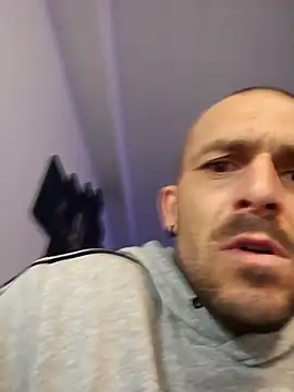 Snapshot of Afti2828 chatting on November 18, 2025, 10:14 pm Afti2828 online show from November 18, 2025, 10:14 pm