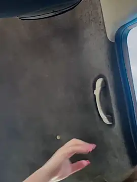 lunablossom  online show from October 12, 2025, 8:30 pm