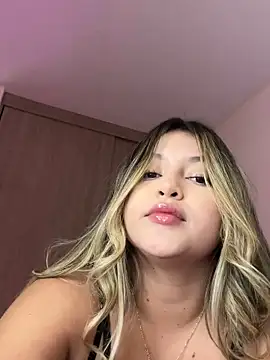 lunablossom  online show from October 21, 2025, 9:26 pm