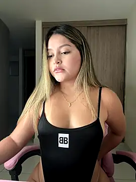 lunablossom  online show from November 24, 2025, 10:53 pm