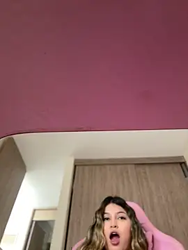 lunablossom  online show from December 21, 2025, 6:04 pm