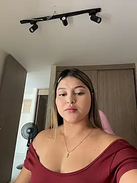 Snapshot of lunablossom_ chatting on March 21, 2026, 6:00 pm lunablossom online show from March 21, 2026, 6:00 pm