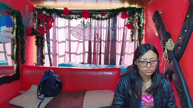 lesbiancuple online show from January 7, 2025, 1:35 pm