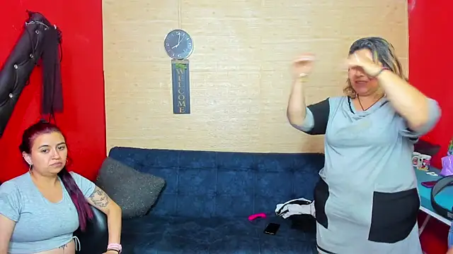 lesbiancuple online show from September 28, 2025, 1:00 am