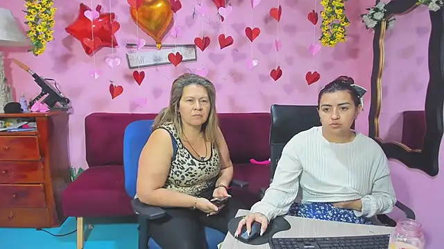 lesbiancuple online show from February 11, 2026, 11:59 am