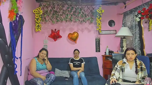 lesbiancuple online show from March 30, 2026, 11:55 am