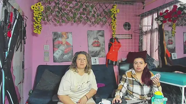 lesbiancuple online show from May 21, 2026, 1:07 pm