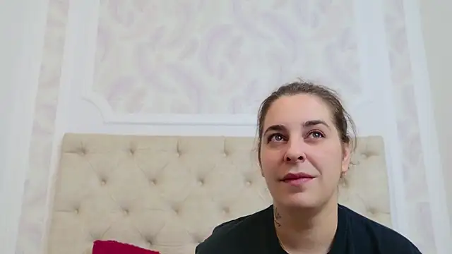 Snapshot of KarinaNoir chatting on December 24, 2024, 2:21 am KarinaNoir online show from December 24, 2024, 2:21 am