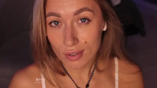 Blondie Bunny online show from November 3, 2025, 4:03 am