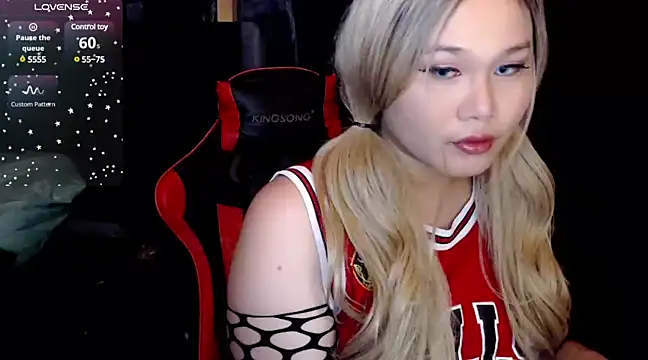 stacey wills44 online show from February 20, 2025, 7:52 pm