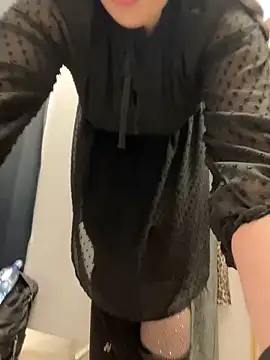 Snapshot of CrazzyChicks chatting on January 27, 2025, 7:56 am CrazzyChicks online show from January 27, 2025, 7:56 am