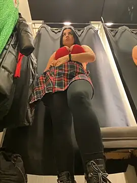 Snapshot of CrazzyChicks chatting on October 15, 2025, 7:41 am CrazzyChicks online show from October 15, 2025, 7:41 am