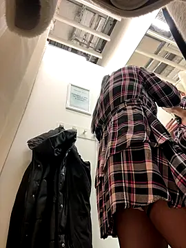 Snapshot of CrazzyChicks chatting on November 8, 2025, 6:13 am CrazzyChicks online show from November 8, 2025, 6:13 am