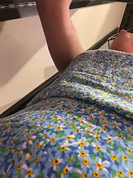 CrazzyChicks online show from July 4, 2026, 7:03 am