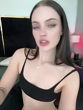 Snapshot of KarissaChantelle chatting on December 3, 2024, 9:23 pm KarissaChantelle online show from December 3, 2024, 9:23 pm