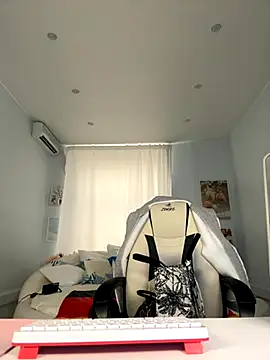 IvyHoney online show from October 1, 2025, 9:04 am