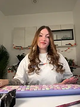 IvyHoney online show from October 16, 2025, 8:04 am