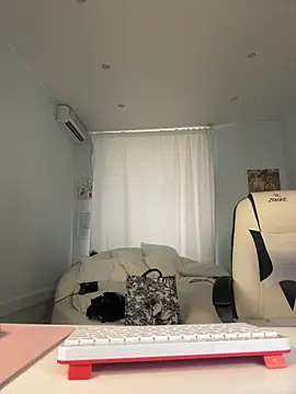 IvyHoney online show from October 29, 2025, 9:33 am