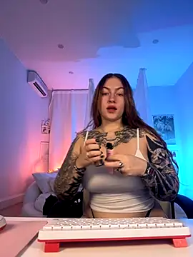 IvyHoney online show from November 7, 2025, 9:31 am