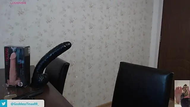 Snapshot of Goddess_Tina chatting on October 22, 2025, 4:40 pm Goddess Tina online show from October 22, 2025, 4:40 pm