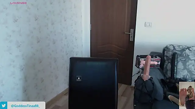 Snapshot of Goddess_Tina chatting on October 28, 2025, 7:34 am Goddess Tina online show from October 28, 2025, 7:34 am