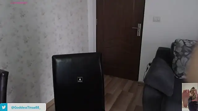 Snapshot of Goddess_Tina chatting on November 7, 2025, 7:30 am Goddess Tina online show from November 7, 2025, 7:30 am