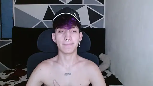 Snapshot of littlextreme chatting on December 15, 2024, 2:41 am littlextreme online show from December 15, 2024, 2:41 am