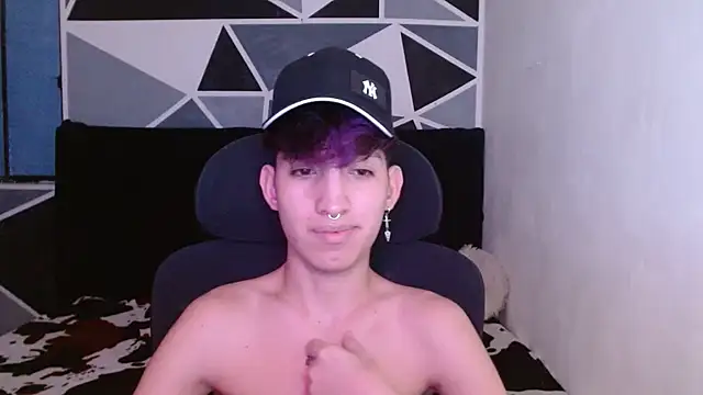 Snapshot of littlextreme chatting on December 15, 2024, 5:45 am littlextreme online show from December 15, 2024, 5:45 am