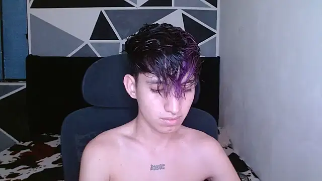 Snapshot of littlextreme chatting on December 18, 2024, 2:21 am littlextreme online show from December 18, 2024, 2:21 am