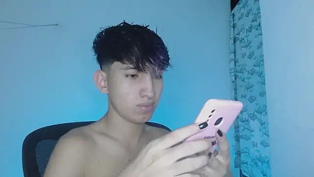 Snapshot of littlextreme chatting on February 7, 2025, 12:31 am littlextreme online show from February 7, 2025, 12:31 am